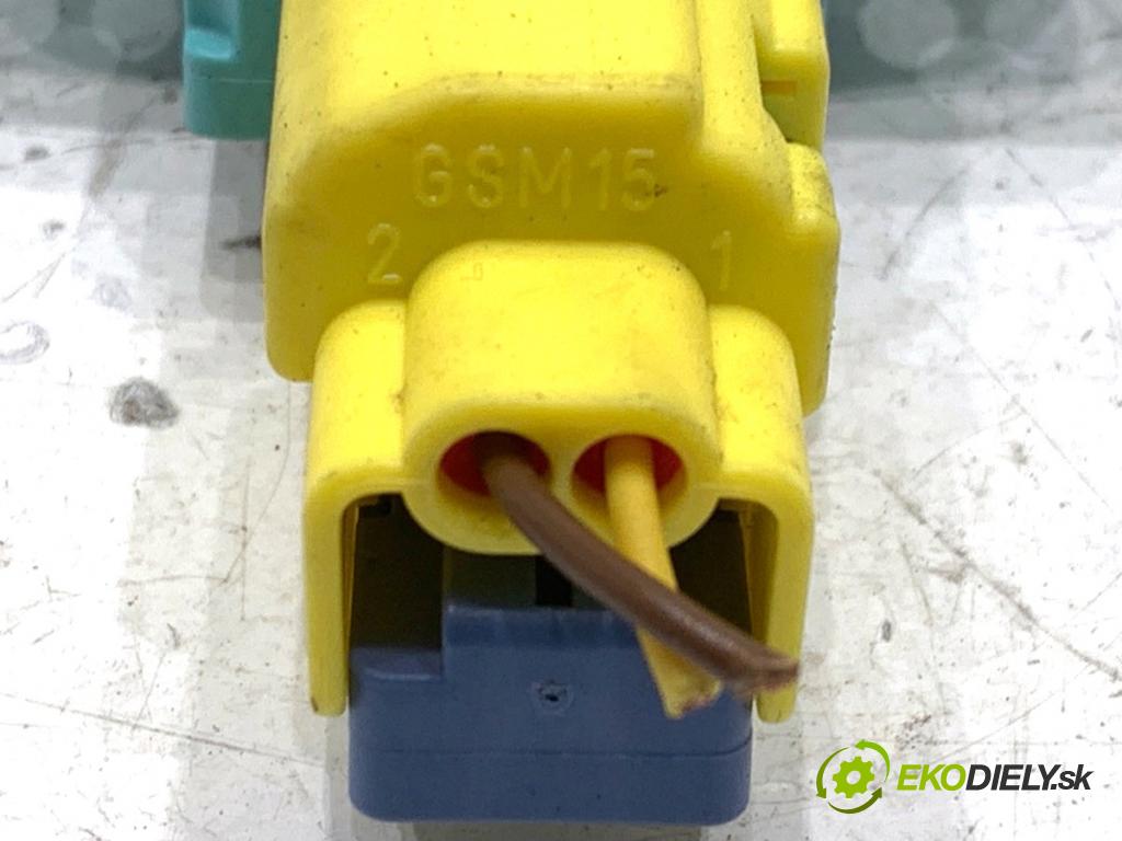 AUDI A4 B8 sedan 2009 105 kW 2.0 TDI 1968 snímač nárazu 8K0955557C (Snímač nárazu)