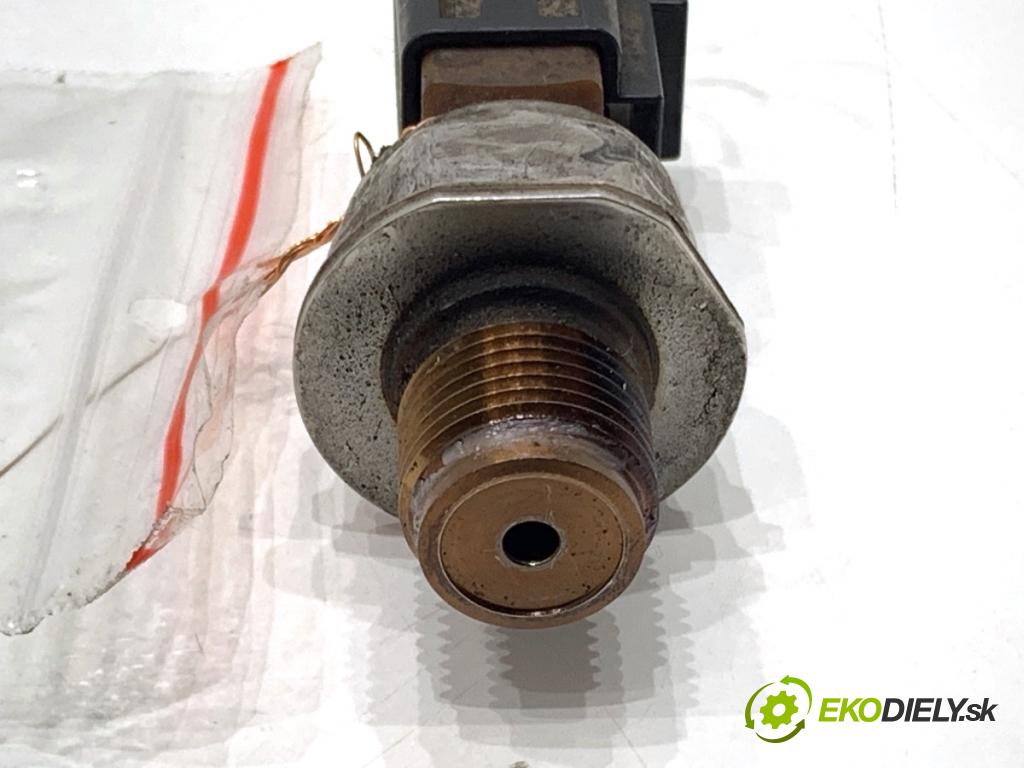 AUDI A4 B8 sedan 2009 105 kW 2.0 TDI 1968 Snímač tlaku paliva  (Snímač)