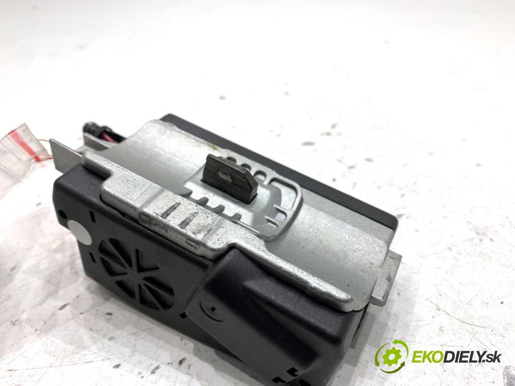 AUDI A4 B8 sedan 2009 105 kW 2.0 TDI 1968 blokáda volantu 8K0905852D (Riadenie ostatné)