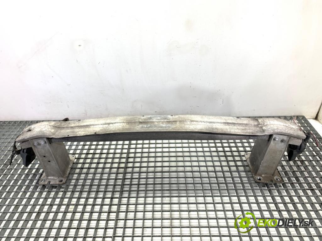 AUDI A4 B8 sedan 2009 105 kW 2.0 TDI 1968 Výstuha nárazníka predný 8K0807113D (Výstuha predná)