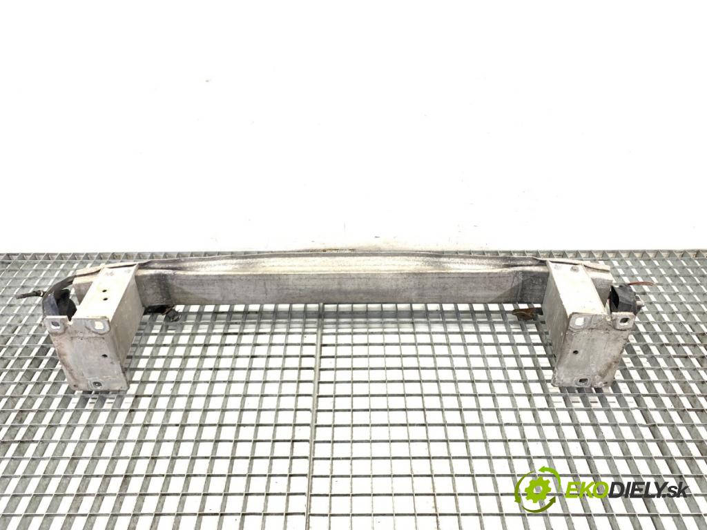 AUDI A4 B8 sedan 2009 105 kW 2.0 TDI 1968 Výstuha nárazníka predný 8K0807113D (Výstuha predná)