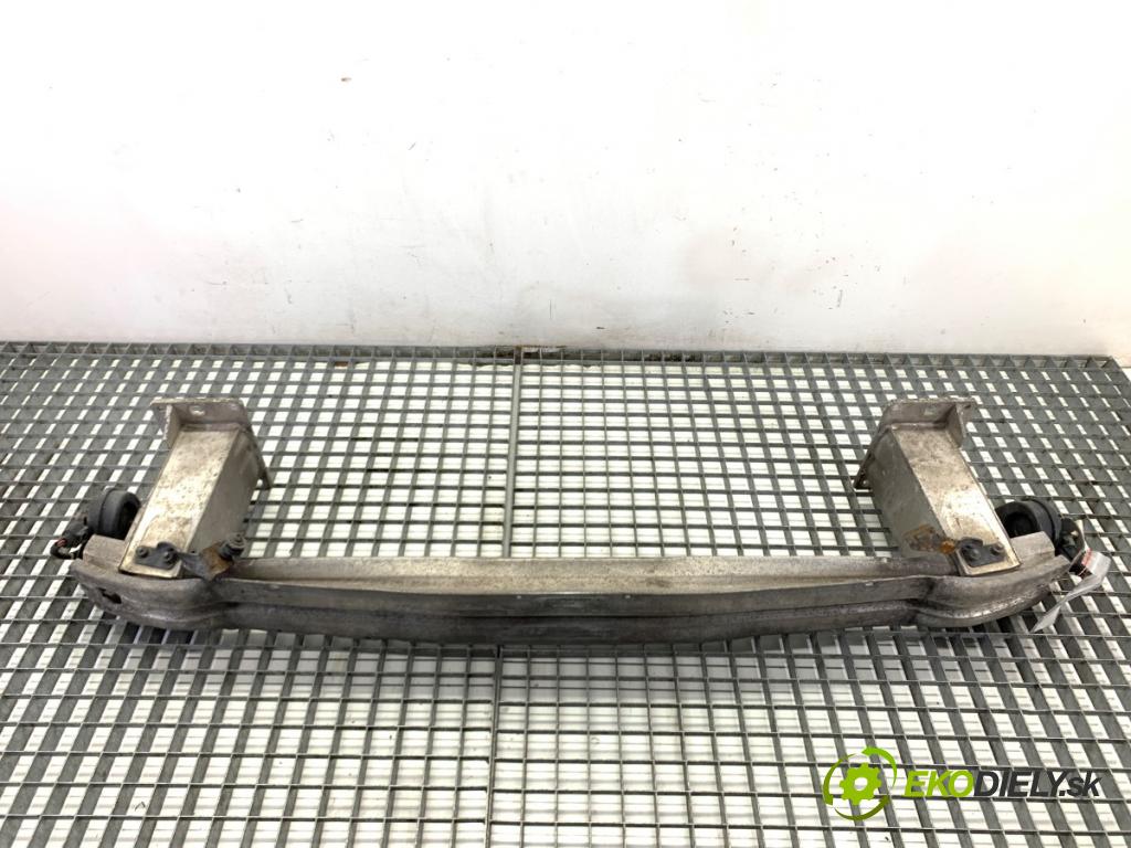 AUDI A4 B8 sedan 2009 105 kW 2.0 TDI 1968 Výstuha nárazníka predný 8K0807113D (Výstuha predná)