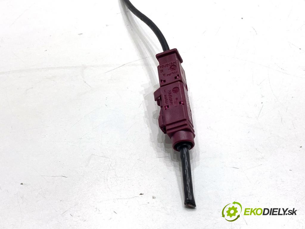 AUDI A4 B8 sedan 2009 105 kW 2.0 TDI 1968 ANTENA 8K9035503D