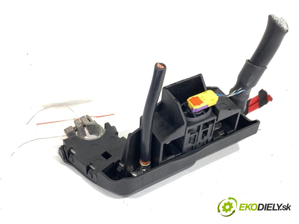 AUDI A4 B8 sedan 2009 105 kW 2.0 TDI 1968 svorka plus KB8J4590