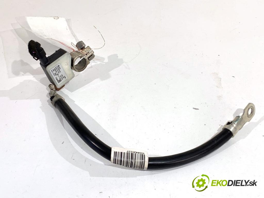 AUDI A4 B8 sedan 2009 105 kW 2.0 TDI 1968 svorka MINUS 8K0915181B