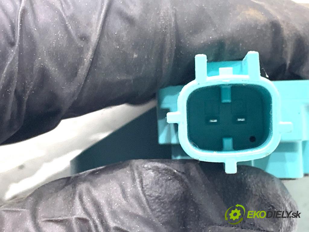 AUDI A4 B8 sedan 2009 105 kW 2.0 TDI 1968 snímač nárazu 8K0955557C (Snímač nárazu)