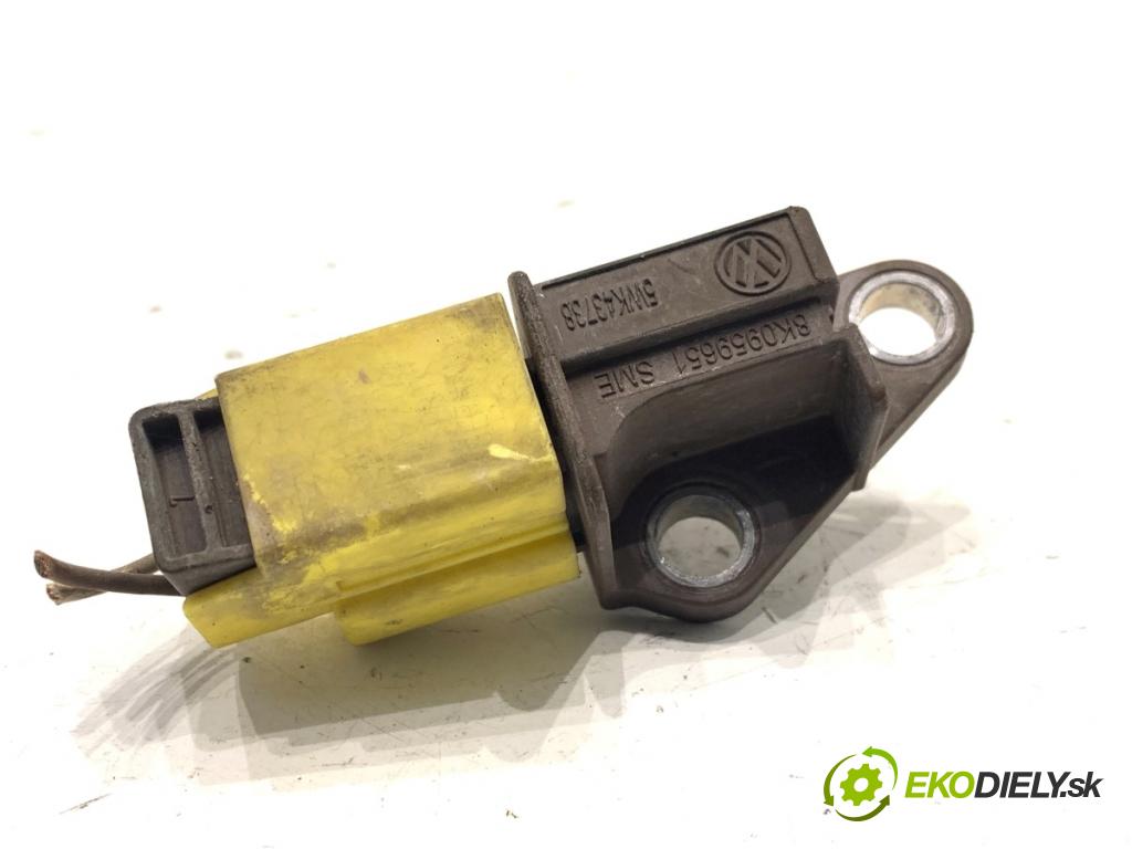 AUDI A4 B8 sedan 2009 105 kW 2.0 TDI 1968 snímač nárazu 8K0959651 (Snímač nárazu)