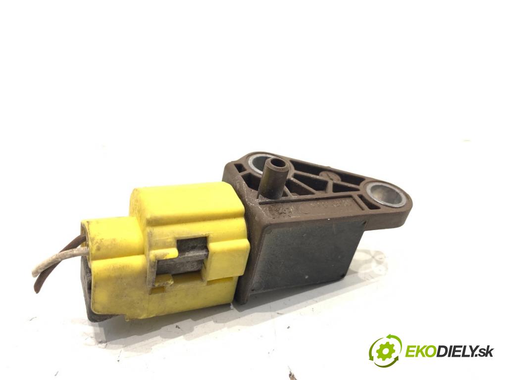 AUDI A4 B8 sedan 2009 105 kW 2.0 TDI 1968 Snímač nárazu 8K0959651 (Snímač nárazu)