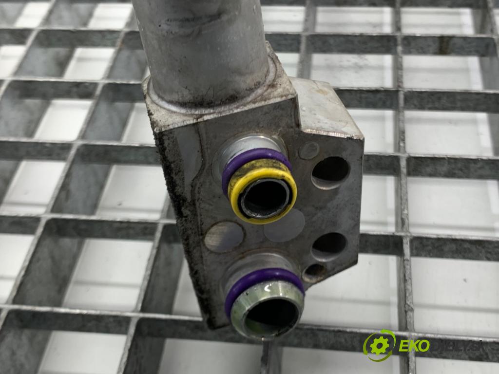 AUDI A4 B8 sedan 2009 105 kW 2.0 TDI 1968 rúrka klimatizace 8K1260712B (Trubka klimatizace)