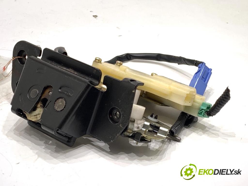 HONDA JAZZ II liftback 2001 59 kW 1.4 1339 zámok dverí zad 