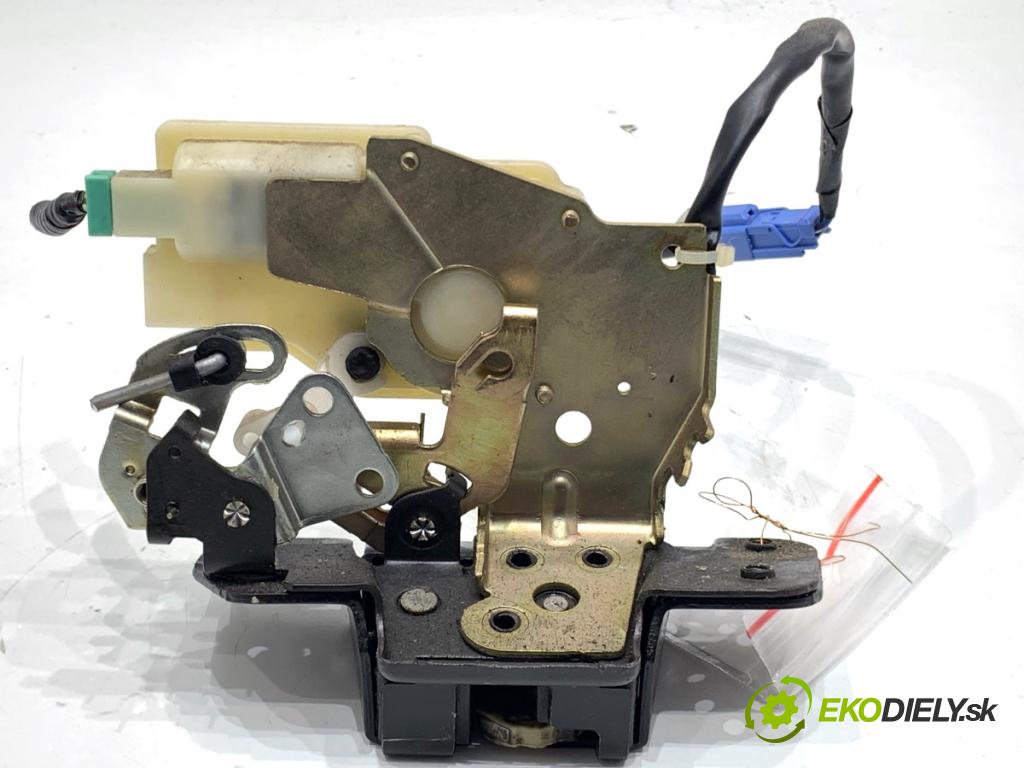 HONDA JAZZ II liftback 2001 59 kW 1.4 1339 zámok dverí zad