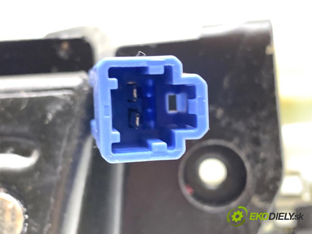 HONDA JAZZ II liftback 2001 59 kW 1.4 1339 zámok dverí zad