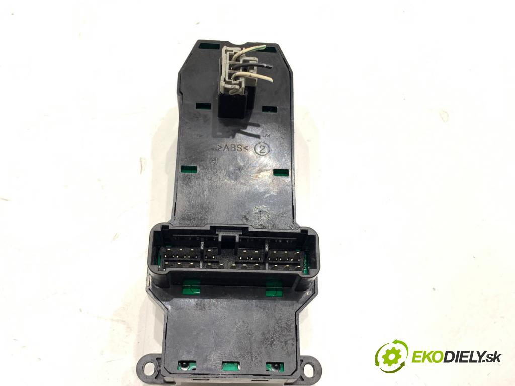 HONDA JAZZ II liftback 2001 59 kW 1.4 1339 přepínač oken  (Páčky pod volantem)