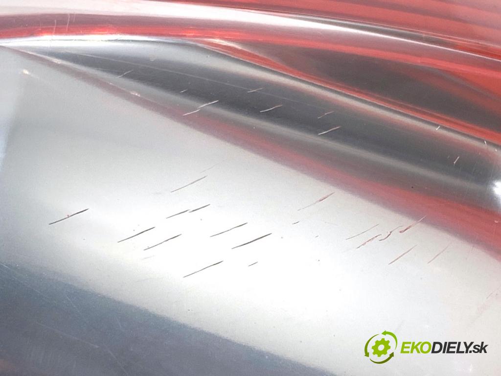 HONDA JAZZ II liftback 2001 59 kW 1.4 1339 Svetlo pravy zad