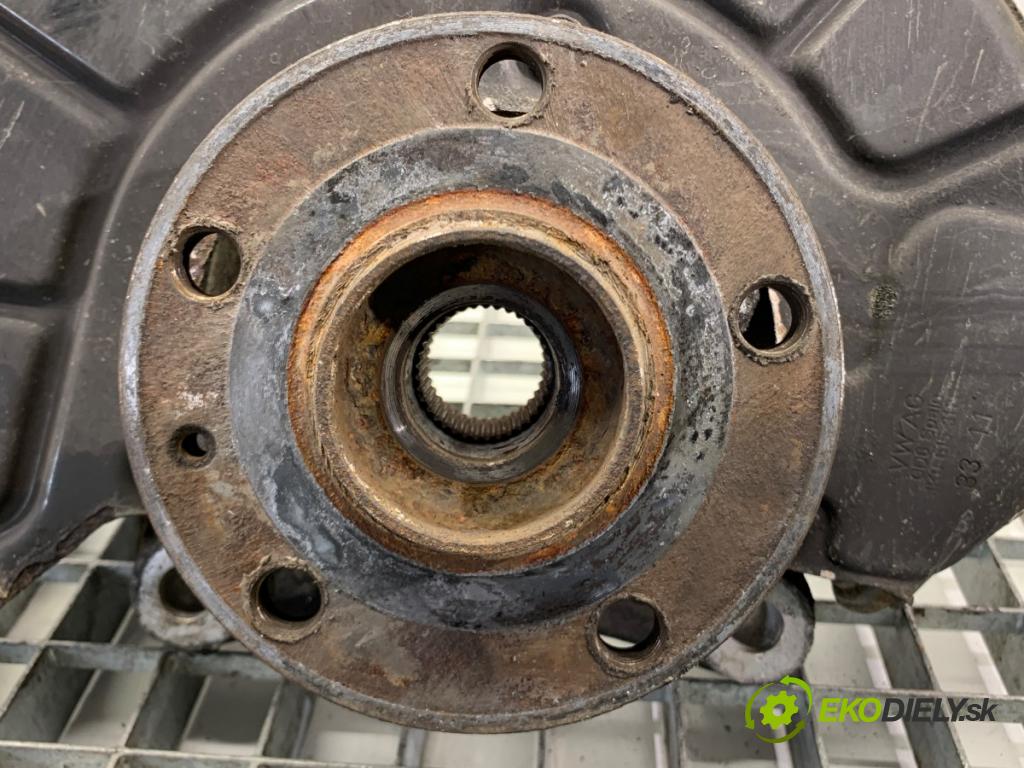 VW PASSAT B7 Kombi 2011 103 kW 2.0 TDI 1968 náboj levý přední část