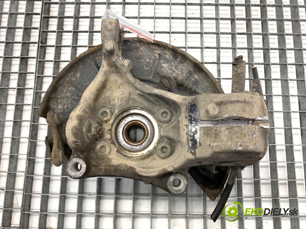 VW PASSAT B7 Kombi 2011 103 kW 2.0 TDI 1968 náboj levý přední část