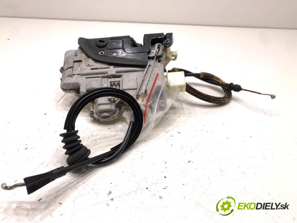 VW PASSAT B7 Kombi 2011 103 kW 2.0 TDI 1968 zámok Dvere pravy zad 3C4839016A