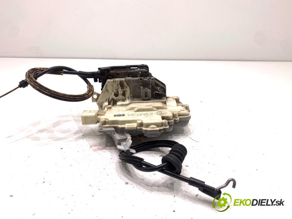 VW PASSAT B7 Kombi 2011 103 kW 2.0 TDI 1968 zámok Dvere pravy zad 3C4839016A