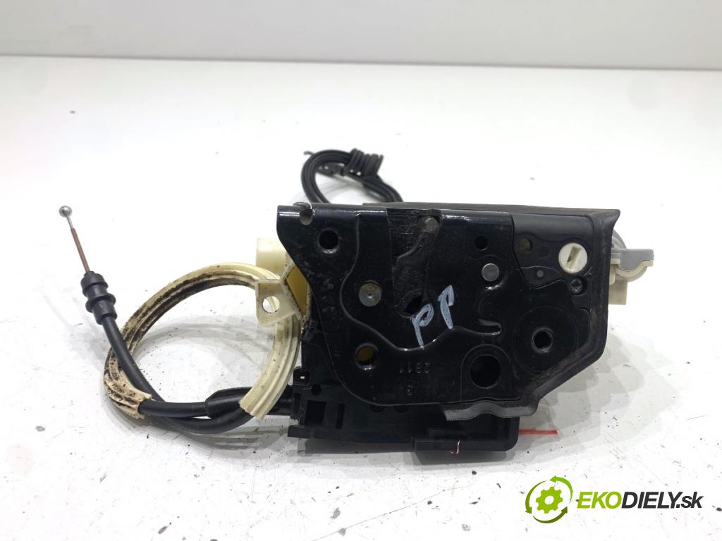 VW PASSAT B7 Kombi 2011 103 kW 2.0 TDI 1968 zámok Dvere pravy predný 3C1837016A