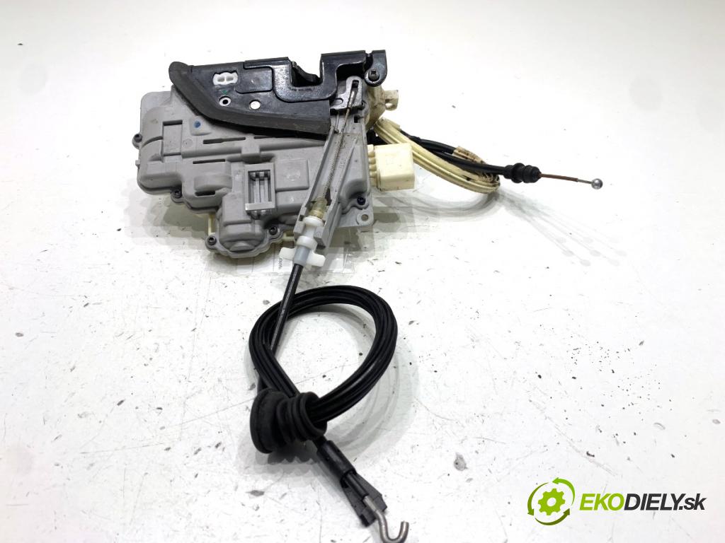 VW PASSAT B7 Kombi 2011 103 kW 2.0 TDI 1968 zámok Dvere pravy predný 3C1837016A