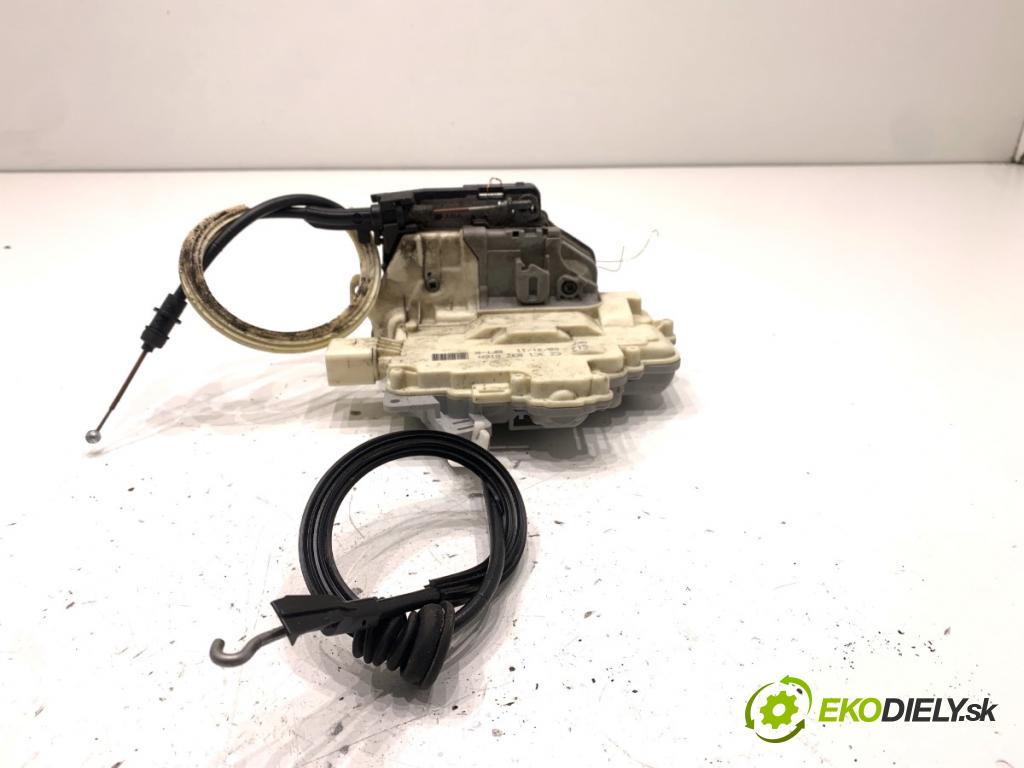 VW PASSAT B7 Kombi 2011 103 kW 2.0 TDI 1968 zámok Dvere pravy predný 3C1837016A