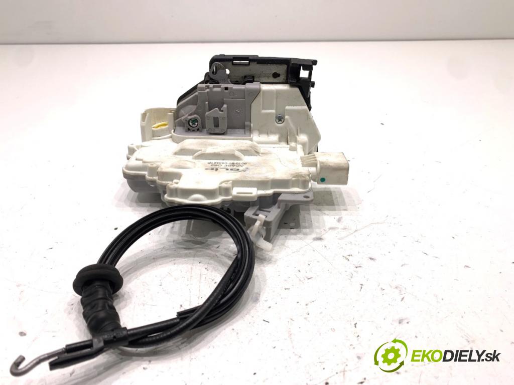 VW PASSAT B7 Kombi 2011 103 kW 2.0 TDI 1968 zámok Dvere ľavy predný