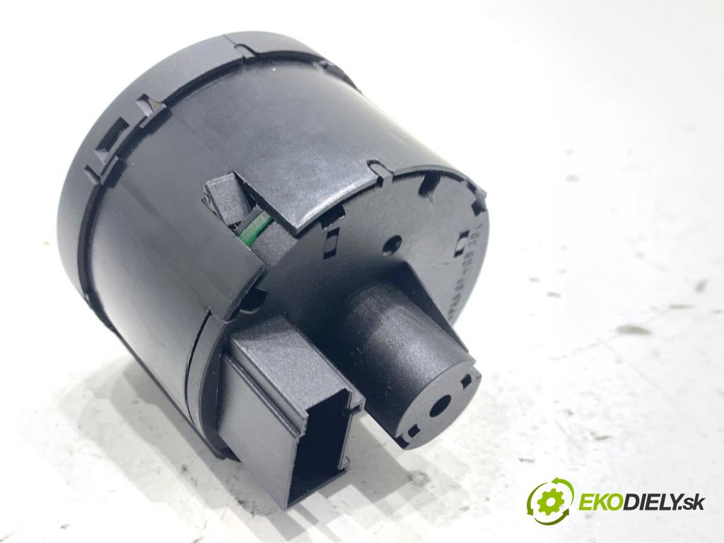 VW PASSAT B7 Kombi 2011 103 kW 2.0 TDI 1968 spínač světel 3C8941431A