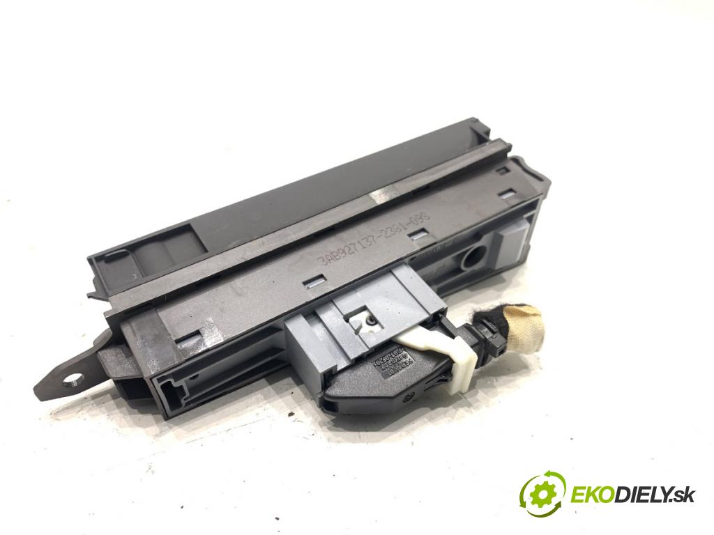 VW PASSAT B7 Kombi 2011 103 kW 2.0 TDI 1968 spínač brzdy ruční brzdy 3AB927137 (Páčky pod volantem)