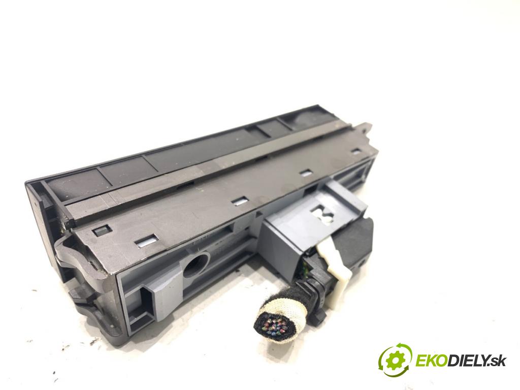 VW PASSAT B7 Kombi 2011 103 kW 2.0 TDI 1968 spínač brzdy ruční brzdy 3AB927137 (Páčky pod volantem)