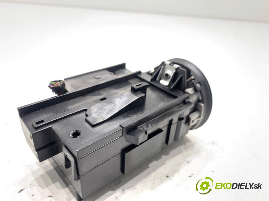 VW PASSAT B7 Kombi 2011 103 kW 2.0 TDI 1968 spinačka 3C0905843T (Spínacia skrinka)