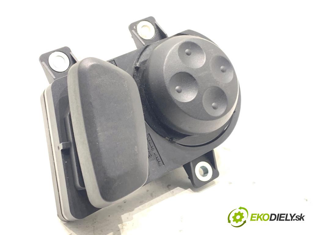 VW PASSAT B7 Kombi 2011 103 kW 2.0 TDI 1968 Prepínač sedačky 