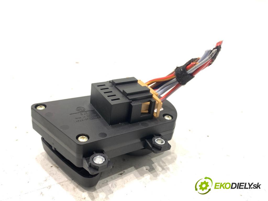 VW PASSAT B7 Kombi 2011 103 kW 2.0 TDI 1968 Prepínač sedačky