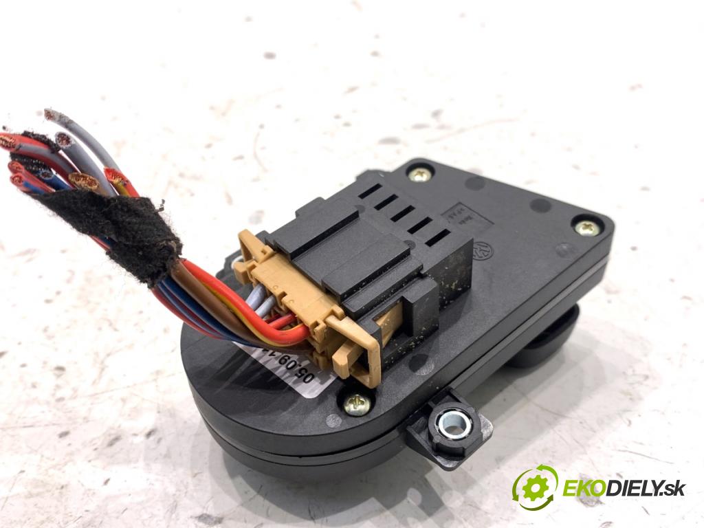 VW PASSAT B7 Kombi 2011 103 kW 2.0 TDI 1968 Prepínač sedačky