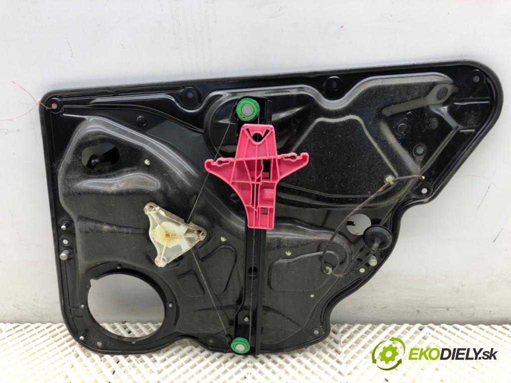 VW PASSAT B7 Kombi 2011 103 kW 2.0 TDI 1968 mechanismus okna levý zadní část