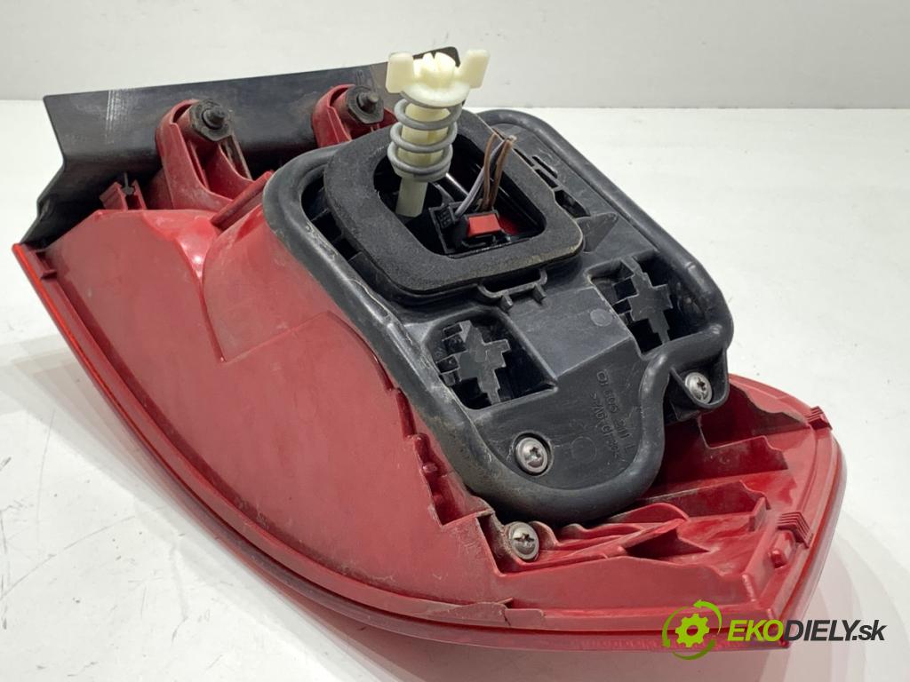 VW PASSAT B7 Kombi 2011 103 kW 2.0 TDI 1968 Svetlo ľavy zad 3AF945095C