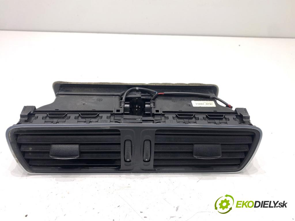 VW PASSAT B7 Kombi 2011 103 kW 2.0 TDI 1968 Mriežky kúrenia predný stredna 3AB819728A