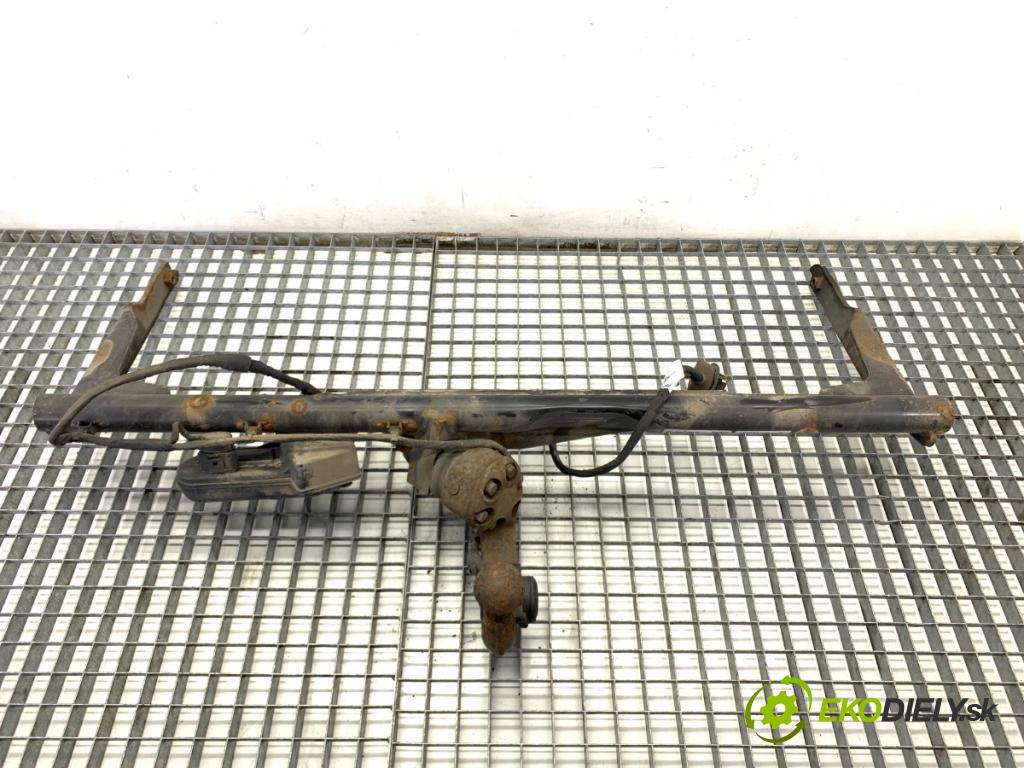 VW PASSAT B7 Kombi 2011 103 kW 2.0 TDI 1968 Hák tažné zařízení 3AA803880E (Tažné zařízení)