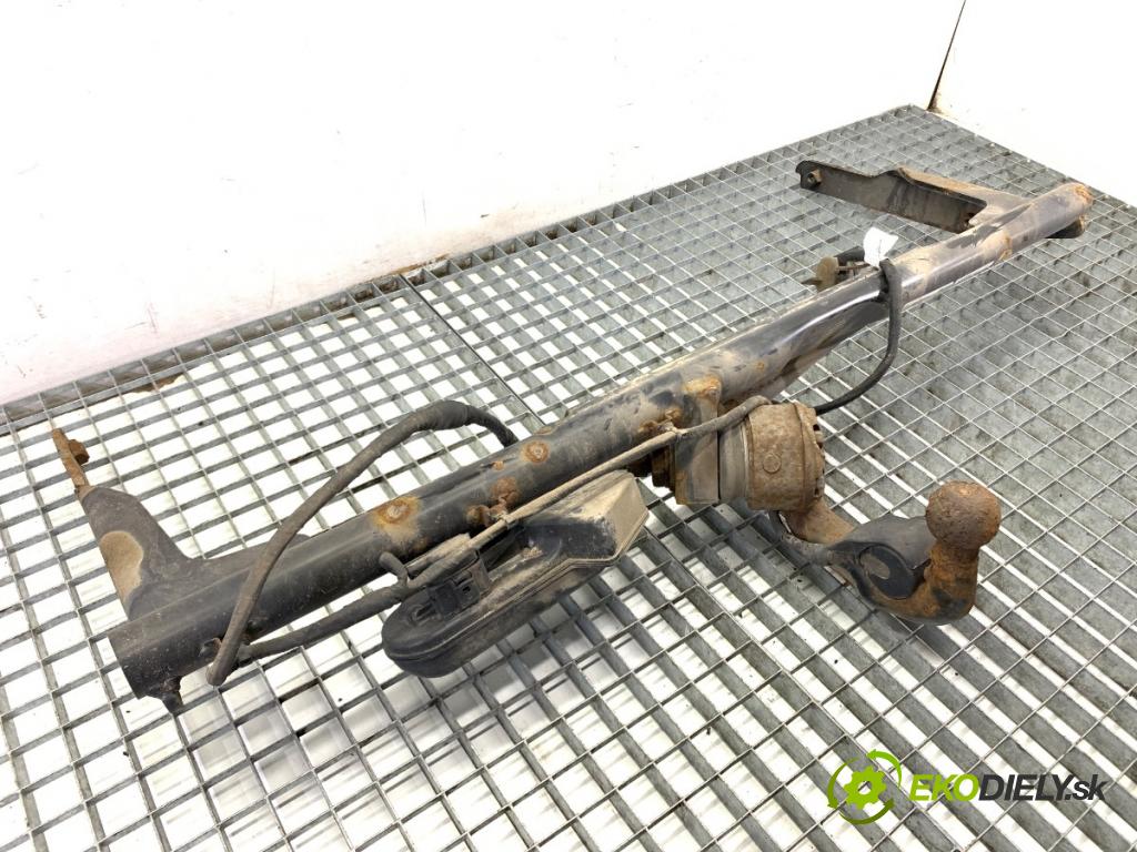 VW PASSAT B7 Kombi 2011 103 kW 2.0 TDI 1968 Hák ťažné zariadenie 3AA803880E (Ťažné zariadenie)