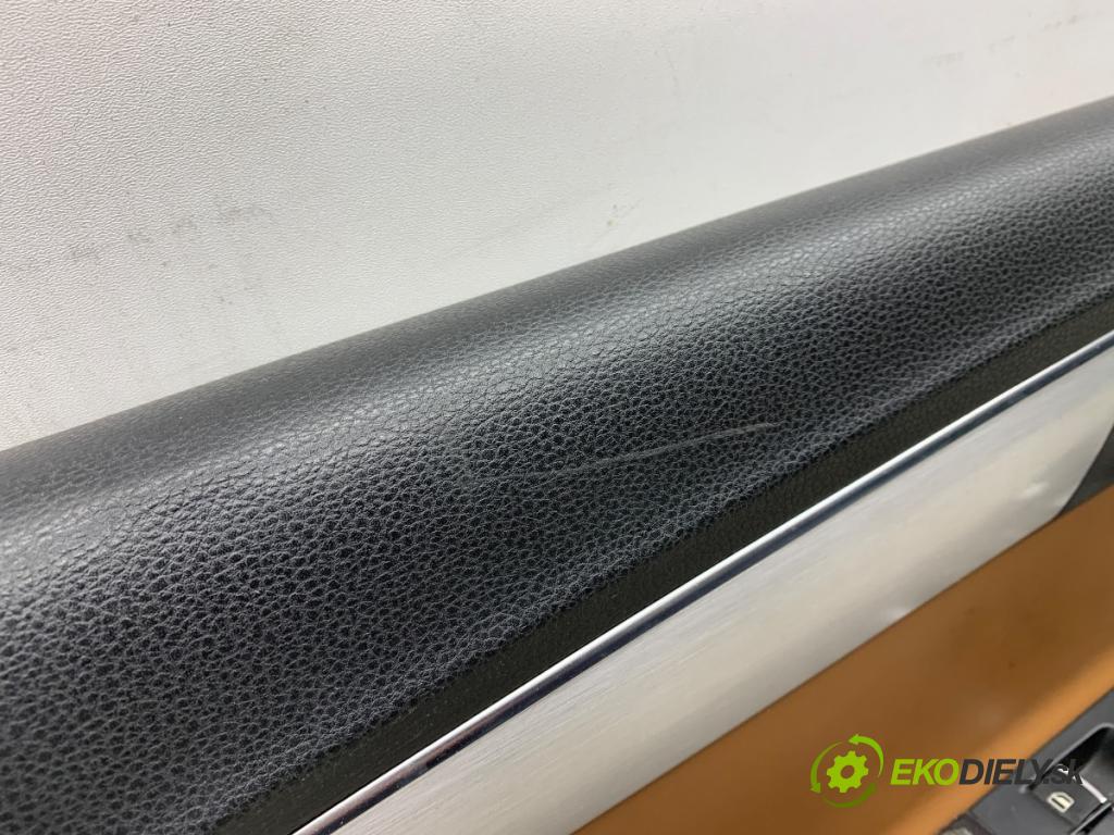 VW PASSAT B7 Kombi 2011 103 kW 2.0 TDI 1968 čalúnenie Dvere ľavy predný