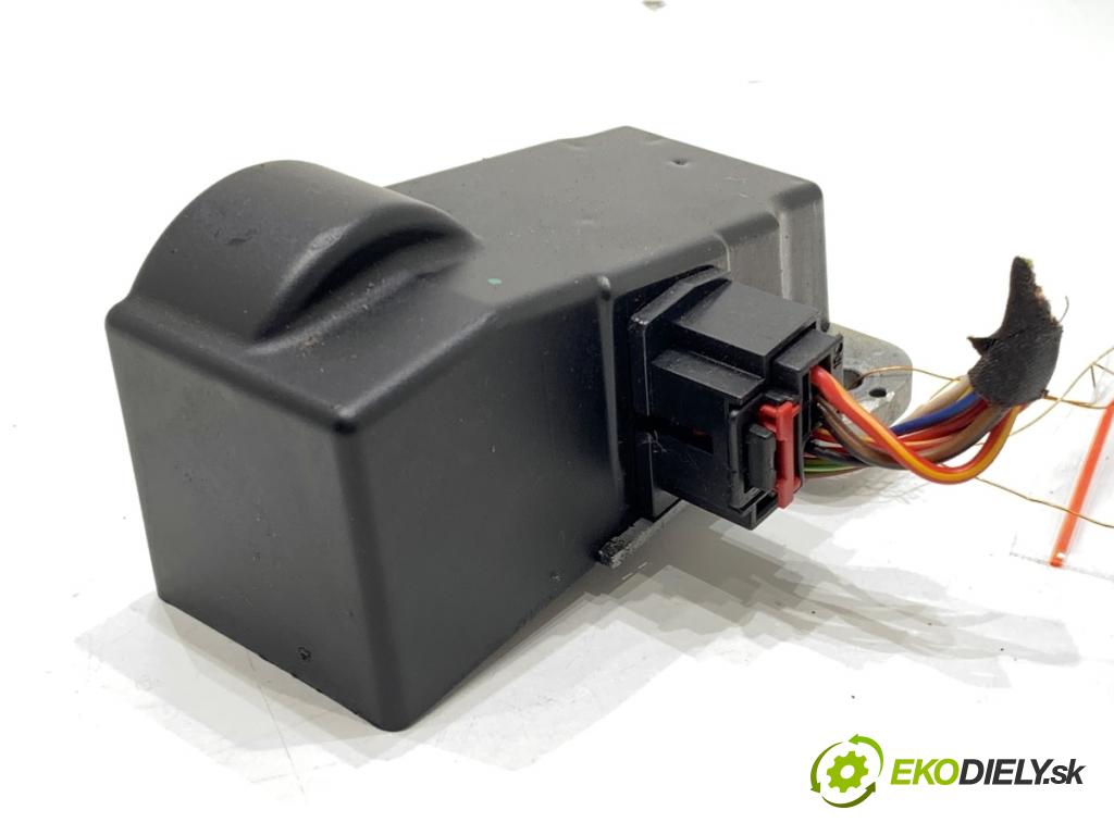 VW PASSAT B7 Kombi 2011 103 kW 2.0 TDI 1968 blokáda volantu 3C0905861J (Riadenie ostatné)