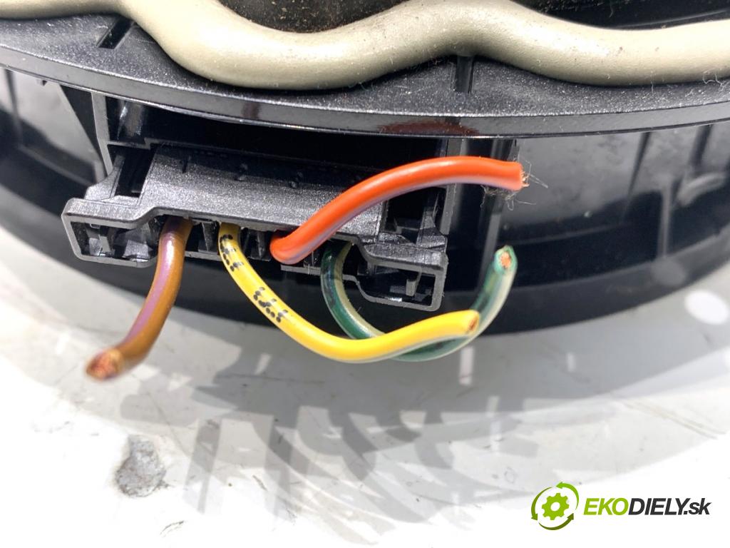 VW PASSAT B7 Kombi 2011 103 kW 2.0 TDI 1968 reproduktory 3C8035454