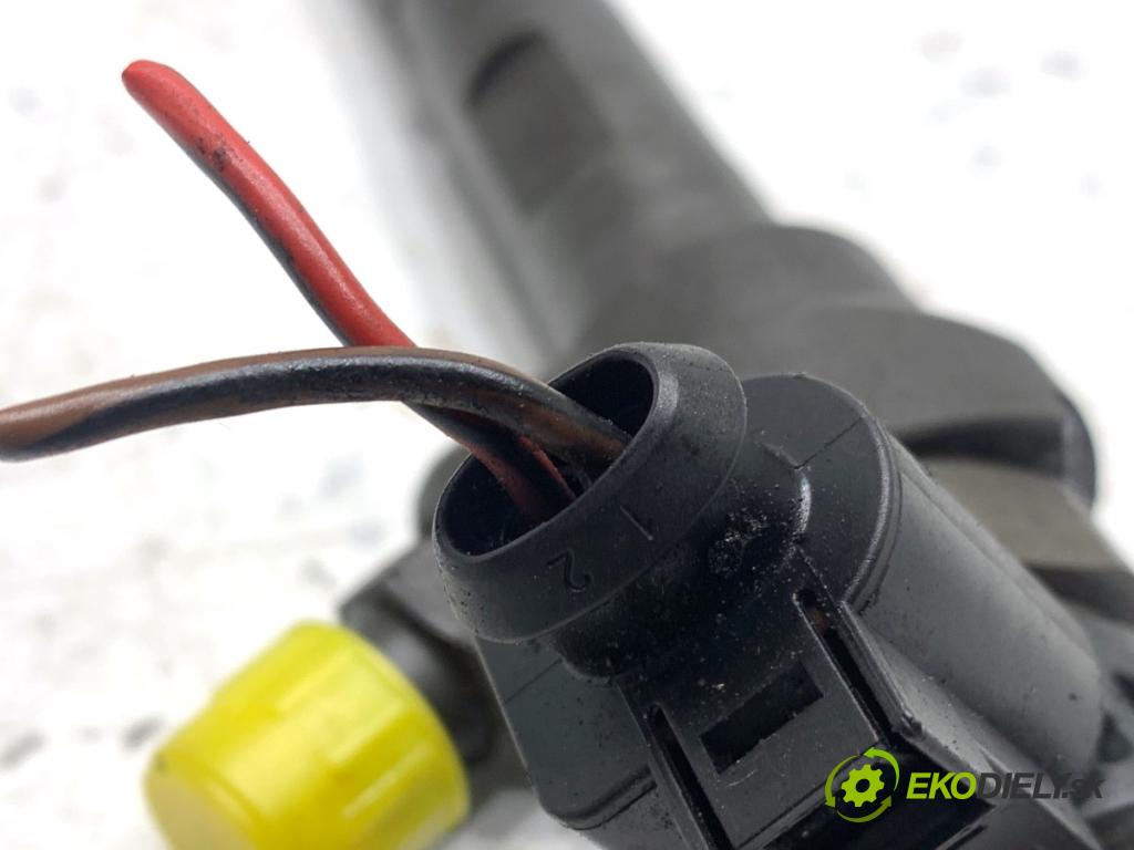 VW PASSAT B7 Kombi 2011 103 kW 2.0 TDI 1968 vstrekovač 03L130277J (Vstrekovač paliva)