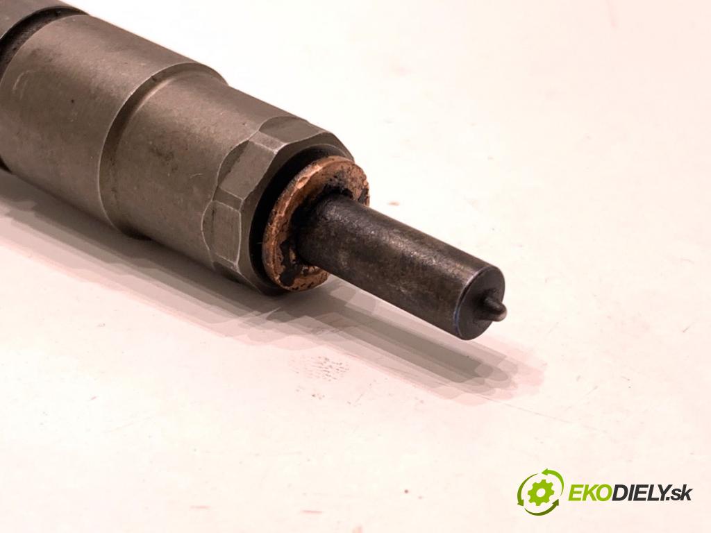 VW PASSAT B7 Kombi 2011 103 kW 2.0 TDI 1968 vstrekovač 03L130277J (Vstrekovač paliva)