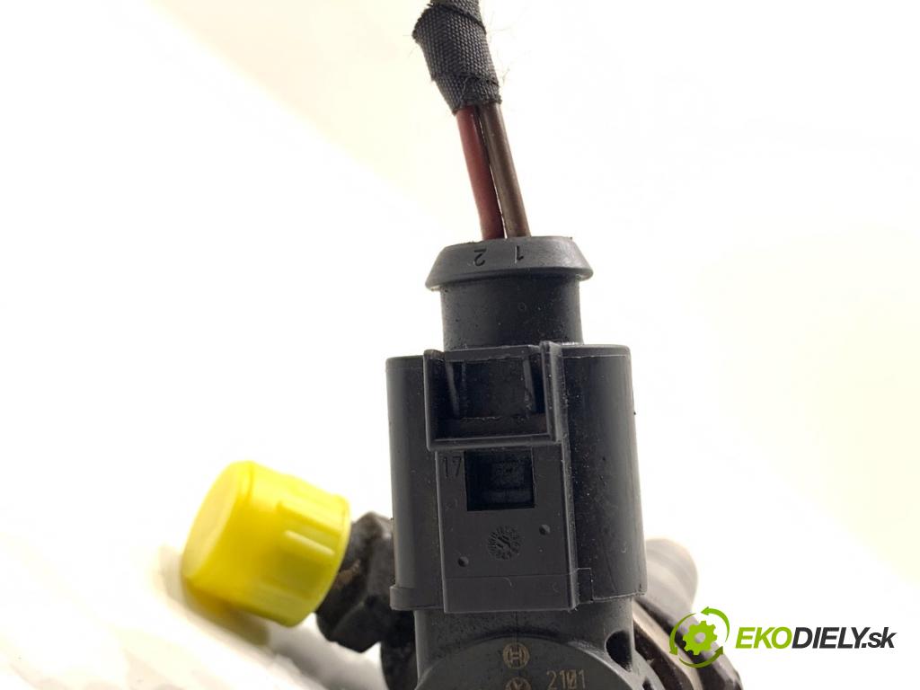 VW PASSAT B7 Kombi 2011 103 kW 2.0 TDI 1968 vstrekovač 03L130277J (Vstrekovač paliva)