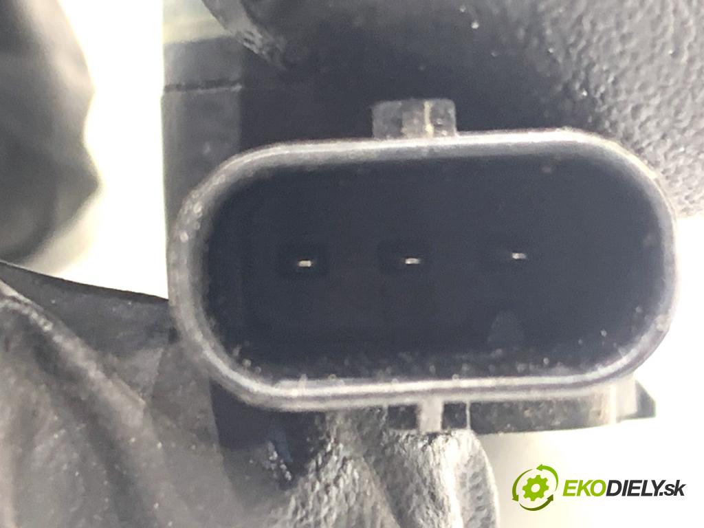 VW PASSAT B7 Kombi 2011 103 kW 2.0 TDI 1968 snímač PDC 5KD919275A