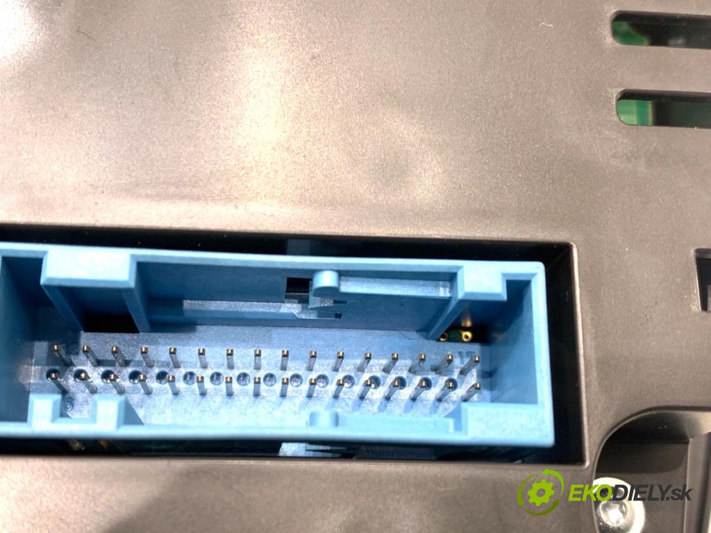 VW PASSAT B7 Kombi 2011 103 kW 2.0 TDI 1968 prístrojovka 3AA920880C (Přístrojová deska)