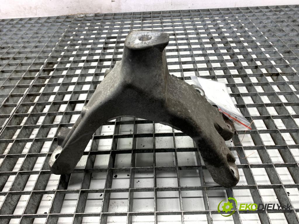 AUDI A4 B8 Kombi 2013 130 kW 2.0 TDI quattro 1968 Držiak Motor