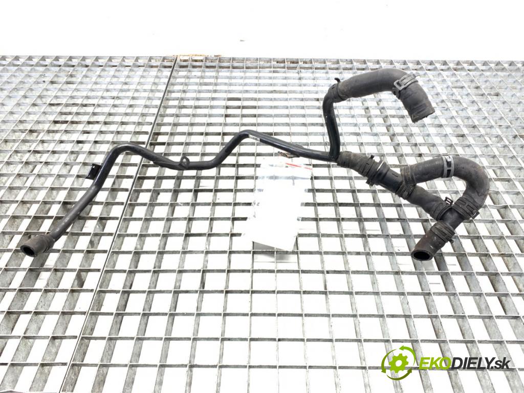 AUDI A4 B8 Kombi 2013 130 kW 2.0 TDI quattro 1968 rozdělovač vody 03L122157Q