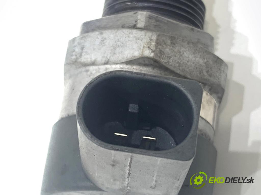 AUDI A4 B8 Kombi 2013 130 kW 2.0 TDI quattro 1968 Regulátor tlaku paliva 057130764AB (Palivový systém ostatné)