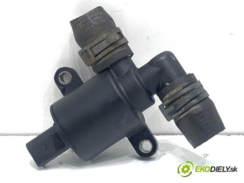 AUDI A4 B8 Kombi 2013 130 kW 2.0 TDI quattro 1968 DALŠÍ: pumpa vody 4H0121671D (Vodní pumpa)